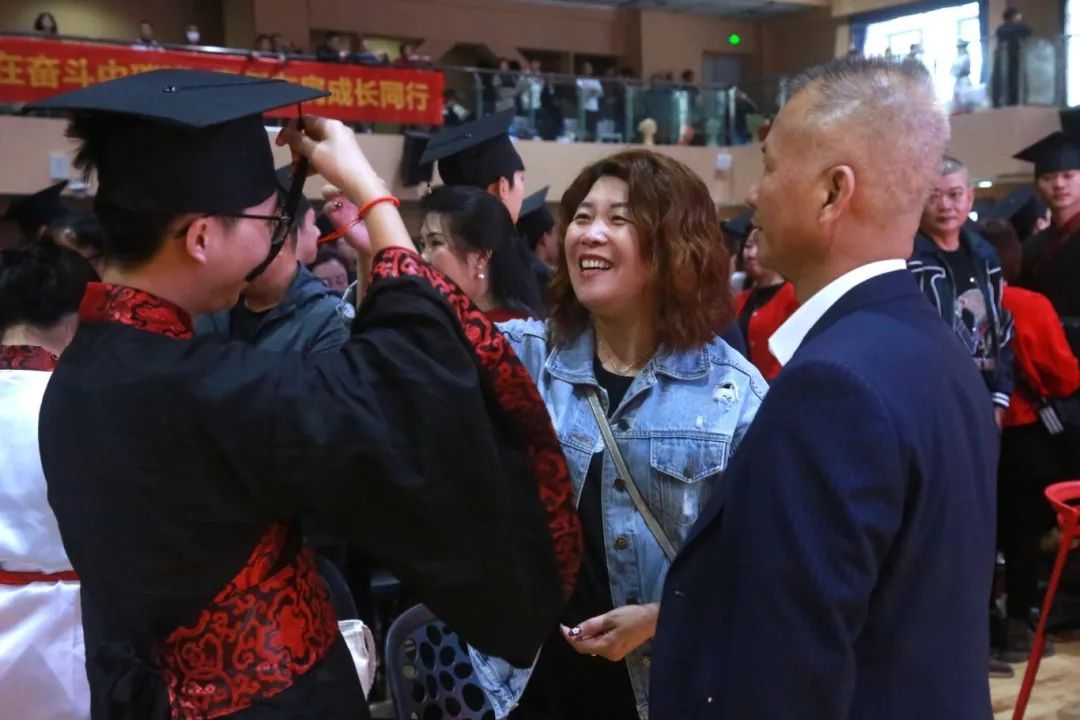 踐行青春誓言 立志揚(yáng)帆遠(yuǎn)航 | 海口山高高級實驗中學(xué)十八歲成人禮暨百日誓師大會成功舉辦-圖片3