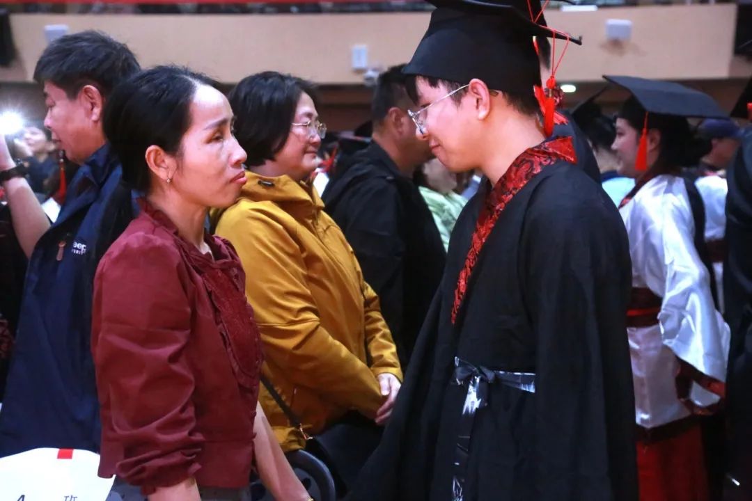 踐行青春誓言 立志揚(yáng)帆遠(yuǎn)航 | 海口山高高級實驗中學(xué)十八歲成人禮暨百日誓師大會成功舉辦-圖片3