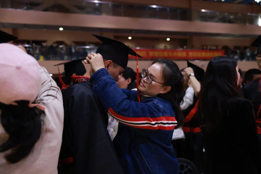 踐行青春誓言 立志揚(yáng)帆遠(yuǎn)航 | 海口山高高級實驗中學(xué)十八歲成人禮暨百日誓師大會成功舉辦-圖片3