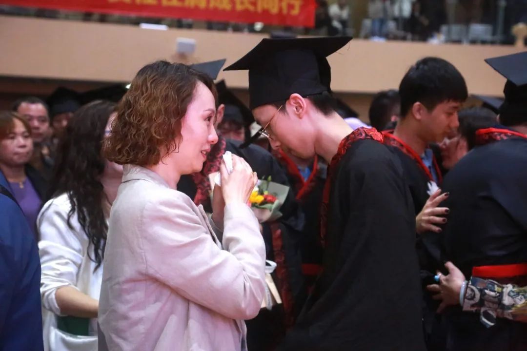 踐行青春誓言 立志揚(yáng)帆遠(yuǎn)航 | ?？谏礁吒呒墝嶒炛袑W(xué)十八歲成人禮暨百日誓師大會成功舉辦-圖片3