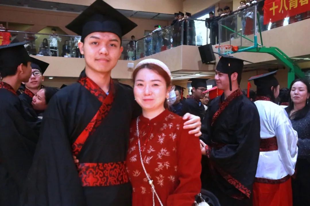 踐行青春誓言 立志揚(yáng)帆遠(yuǎn)航 | 海口山高高級實驗中學(xué)十八歲成人禮暨百日誓師大會成功舉辦-圖片3