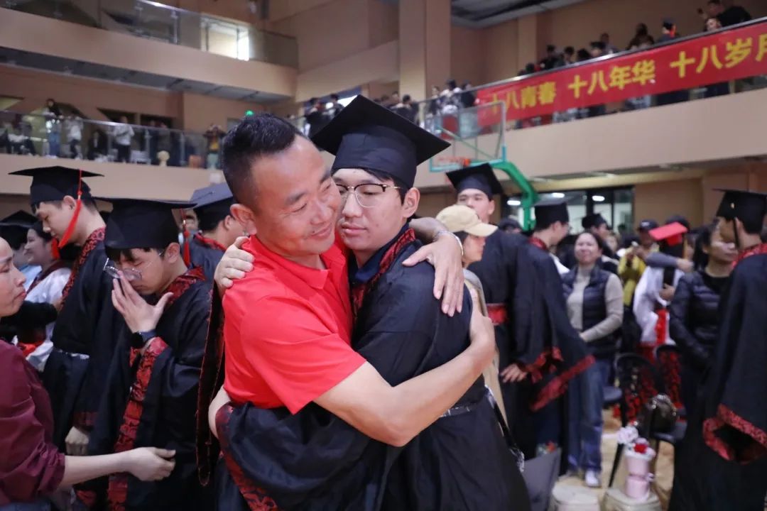 踐行青春誓言 立志揚(yáng)帆遠(yuǎn)航 | ?？谏礁吒呒墝嶒炛袑W(xué)十八歲成人禮暨百日誓師大會成功舉辦-圖片3