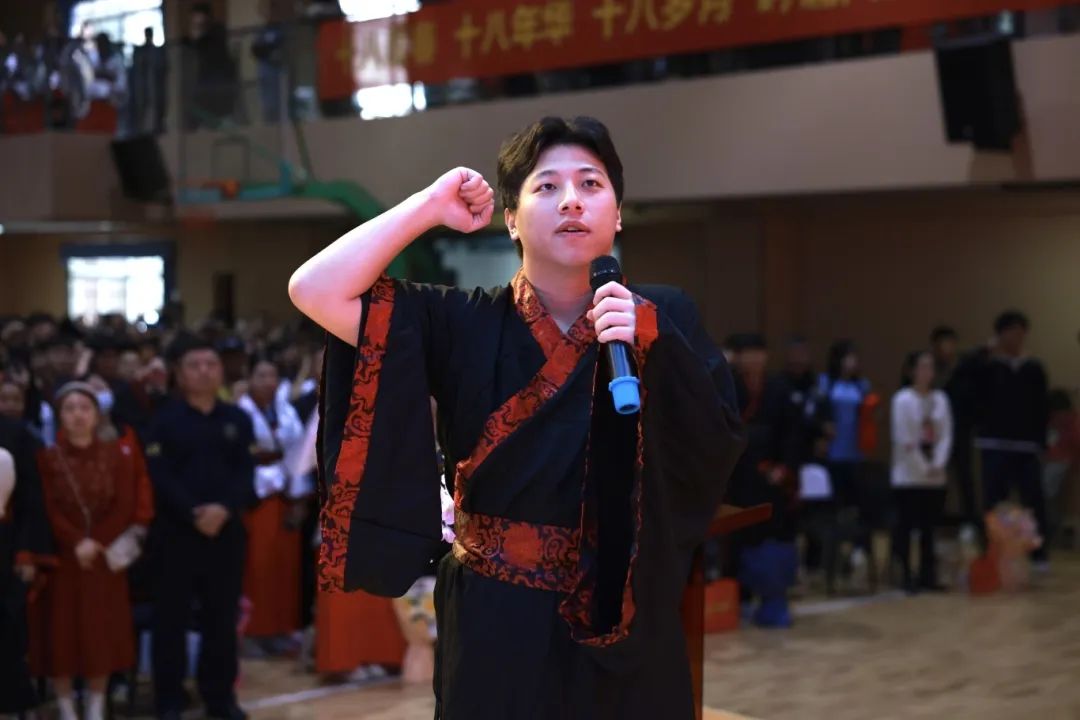 踐行青春誓言 立志揚(yáng)帆遠(yuǎn)航 | ?？谏礁吒呒墝嶒炛袑W(xué)十八歲成人禮暨百日誓師大會成功舉辦-圖片6