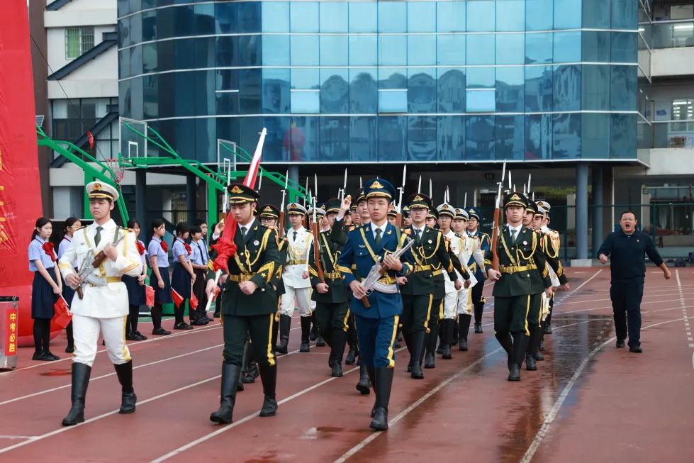 百日礪劍酬壯志 踔厲奮發(fā)向未來(lái) ——?？谑旋埲A區(qū)山高實(shí)驗(yàn)學(xué)校八、九年級(jí)中考百日誓師活動(dòng)-圖片2