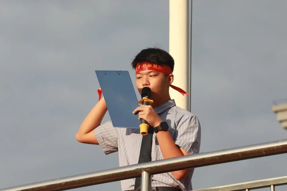 百日礪劍酬壯志 踔厲奮發(fā)向未來(lái) ——?？谑旋埲A區(qū)山高實(shí)驗(yàn)學(xué)校八、九年級(jí)中考百日誓師活動(dòng)-圖片3