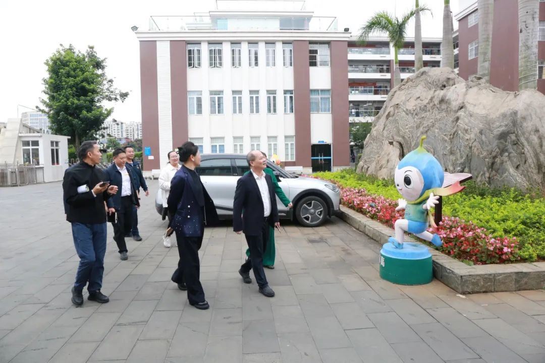 關(guān)懷指導(dǎo)促前行——?？谑薪逃诸I(lǐng)導(dǎo)蒞臨?？谏礁吒呒?jí)實(shí)驗(yàn)中學(xué)調(diào)研指導(dǎo)-圖片1