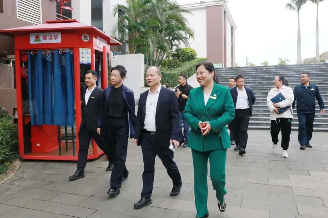 關(guān)懷指導(dǎo)促前行——海口市教育局領(lǐng)導(dǎo)蒞臨?？谏礁吒呒?jí)實(shí)驗(yàn)中學(xué)調(diào)研指導(dǎo)-圖片2