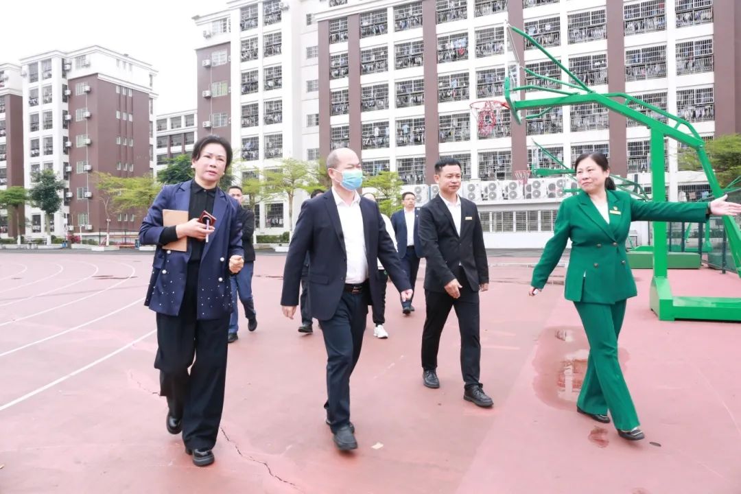 關(guān)懷指導(dǎo)促前行——?？谑薪逃诸I(lǐng)導(dǎo)蒞臨?？谏礁吒呒?jí)實(shí)驗(yàn)中學(xué)調(diào)研指導(dǎo)-圖片2
