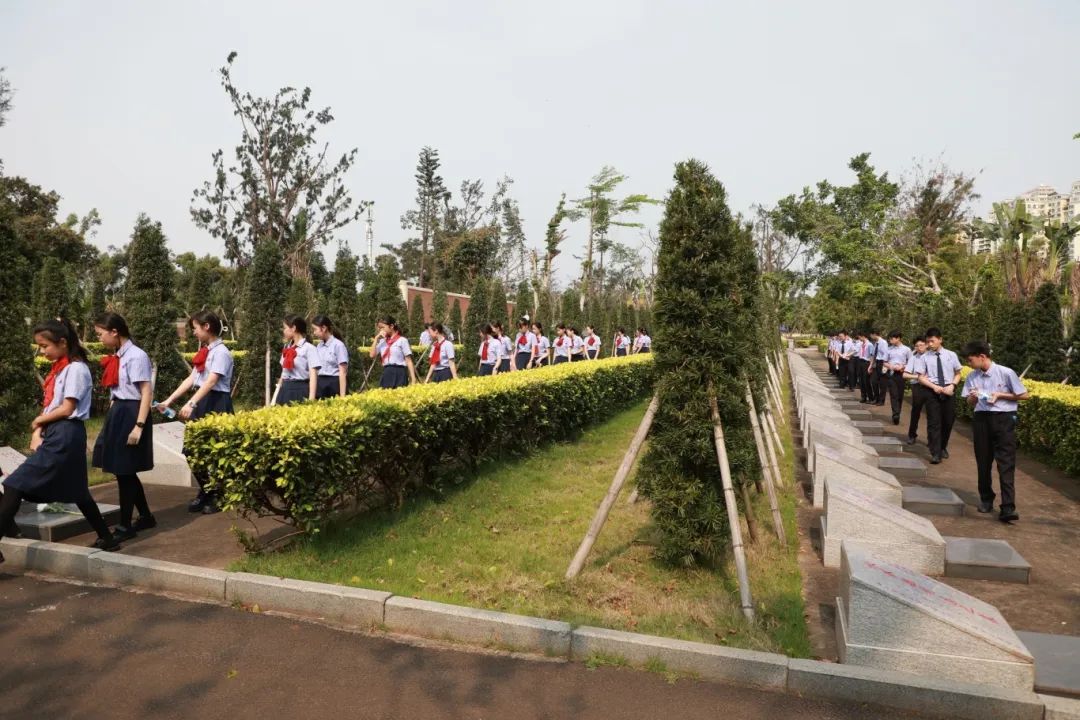 緬懷英烈承遺志 青春逐夢正當時 | ?？谏礁咧袑W清明祭英烈活動紀實-圖片3