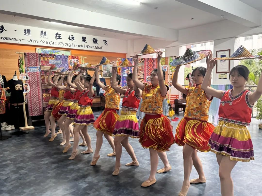 非遺魅力閃耀校園——?？谏礁咧袑W(xué)慶“三月三”藝術(shù)展圓滿收官-圖片3