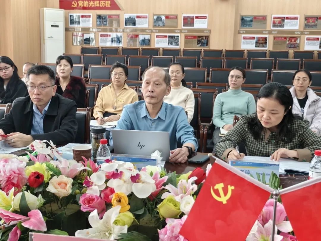 深耕教研累經(jīng)驗，碩果盈枝終有時——海口市龍華區(qū)山高實驗學(xué)校開展教師科研能力提升培訓(xùn)暨小課題成果展示匯報會-圖片1