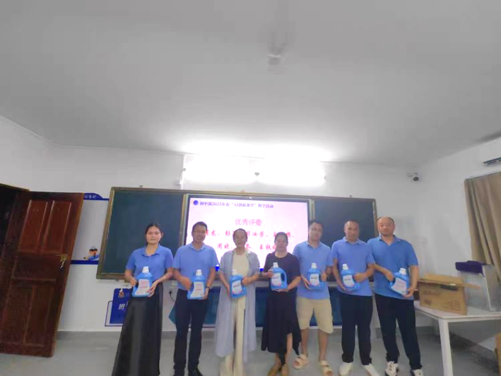 匠心擔(dān)當(dāng)，沐光而行——定安縣山高學(xué)校初中部教學(xué)經(jīng)驗分享“開講吧”活動-圖片9