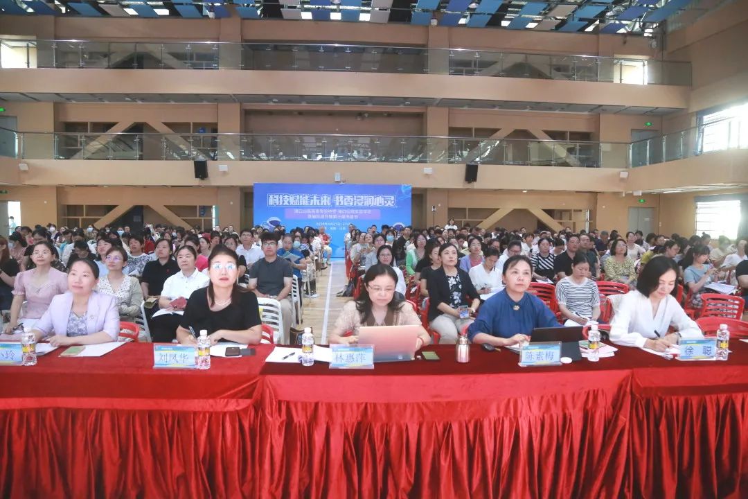 聚焦核心素養(yǎng)，共研備考新策略——2025年?？谑忻捞m區(qū)、龍華區(qū)初中語文中考備考命題培訓(xùn)會(huì)暨林惠萍名師工作室研修活動(dòng)在我校成功舉辦-圖片1