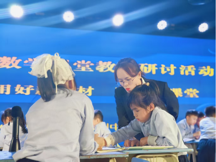 共研新課堂，同筑教育夢(mèng)——定安縣山高學(xué)校2025年蘇教版一年級(jí)數(shù)學(xué)課堂教學(xué)研討活動(dòng)-圖片8