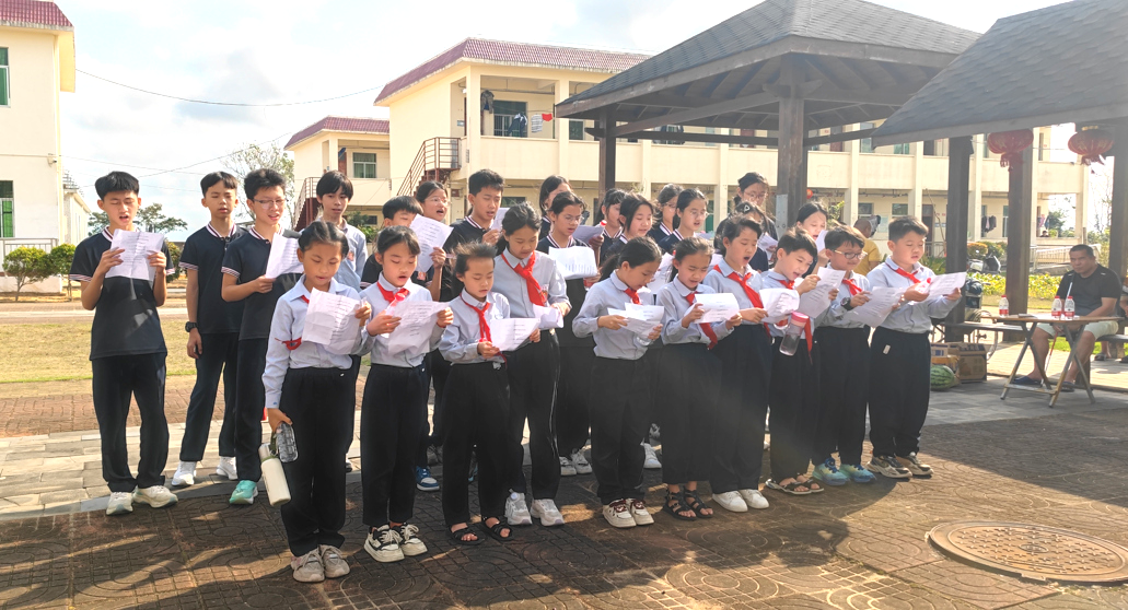 五育并舉|弘揚雷鋒精神 傳承敬老美德——記定安縣山高學(xué)?！皩W(xué)雷鋒日”敬老院之行-圖片2