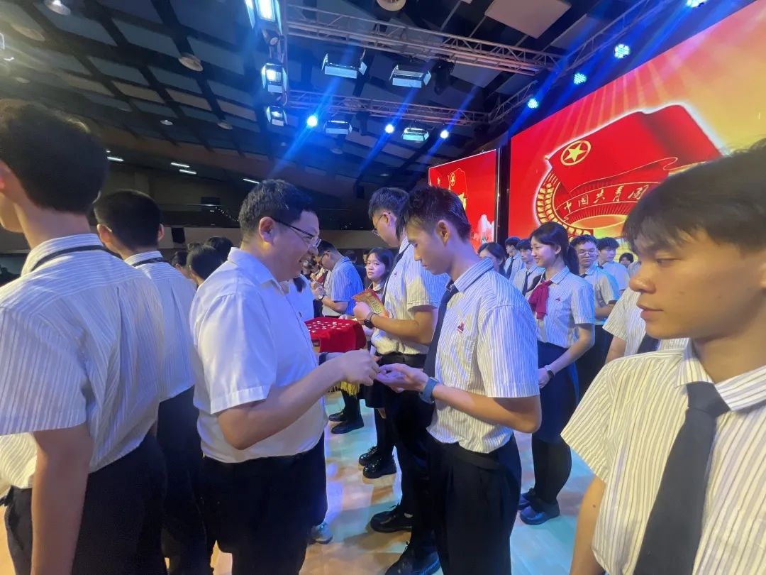 五四精神啟新篇，青春逐夢向未來——?？谏礁咧袑W(xué)2025年離隊入團儀式順利舉行-圖片6