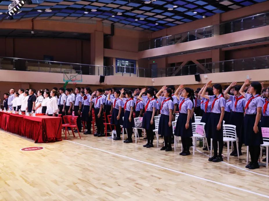 五四精神啟新篇，青春逐夢向未來——?？谏礁咧袑W(xué)2025年離隊入團儀式順利舉行-圖片7