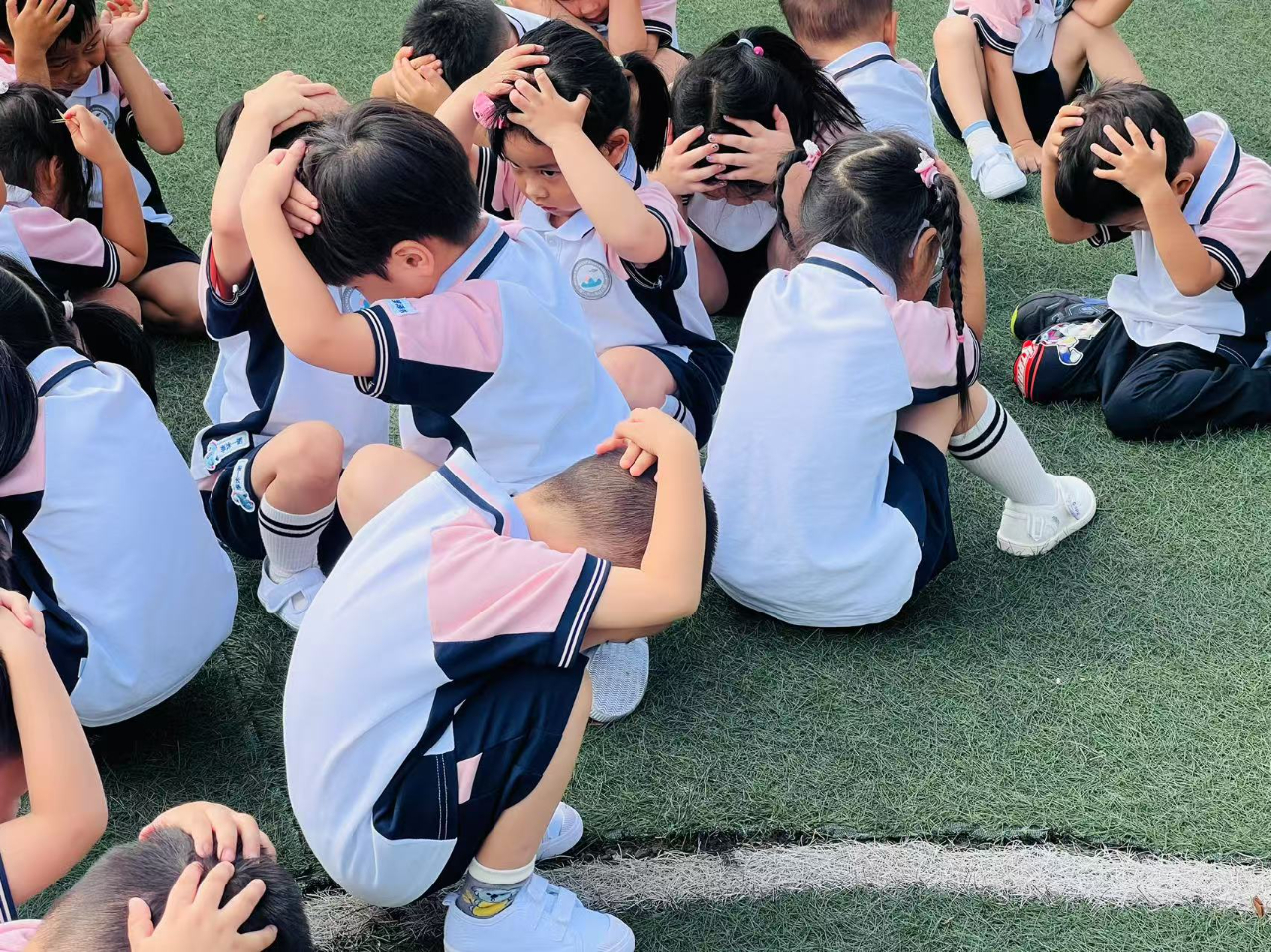 人人講安全 個個會應(yīng)急——海口市山高幼兒園2025年防震減災(zāi)演練活動-圖片38