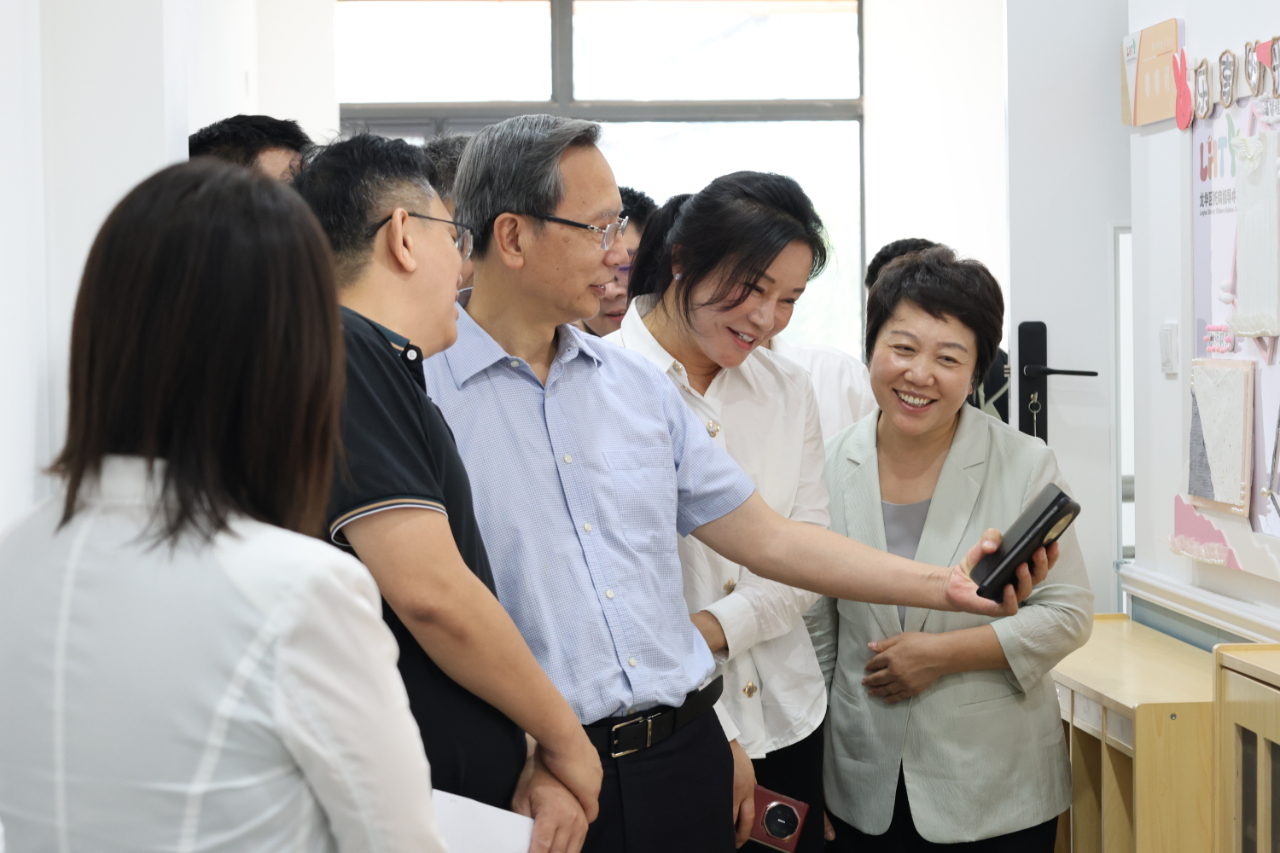 共筑托育夢(mèng) 助力向前行——省人大常委會(huì)領(lǐng)導(dǎo)蒞臨龍華區(qū)托育指導(dǎo)中心開展調(diào)研工作-圖片11