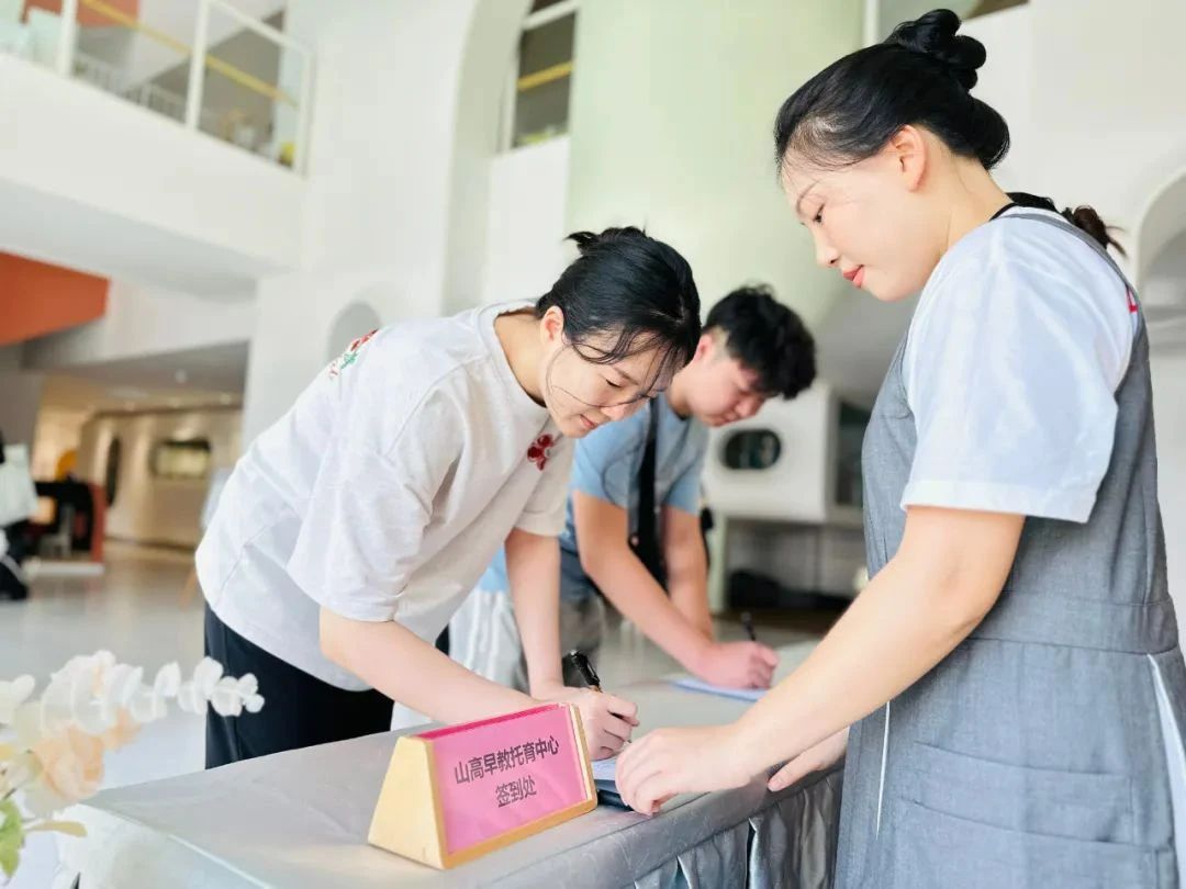 醫(yī)育融合·共筑健康成長路——?？谑猩礁咄杏缃讨行穆?lián)合?？谑械谒娜嗣襻t(yī)院開展醫(yī)育融合健康講座-圖片10