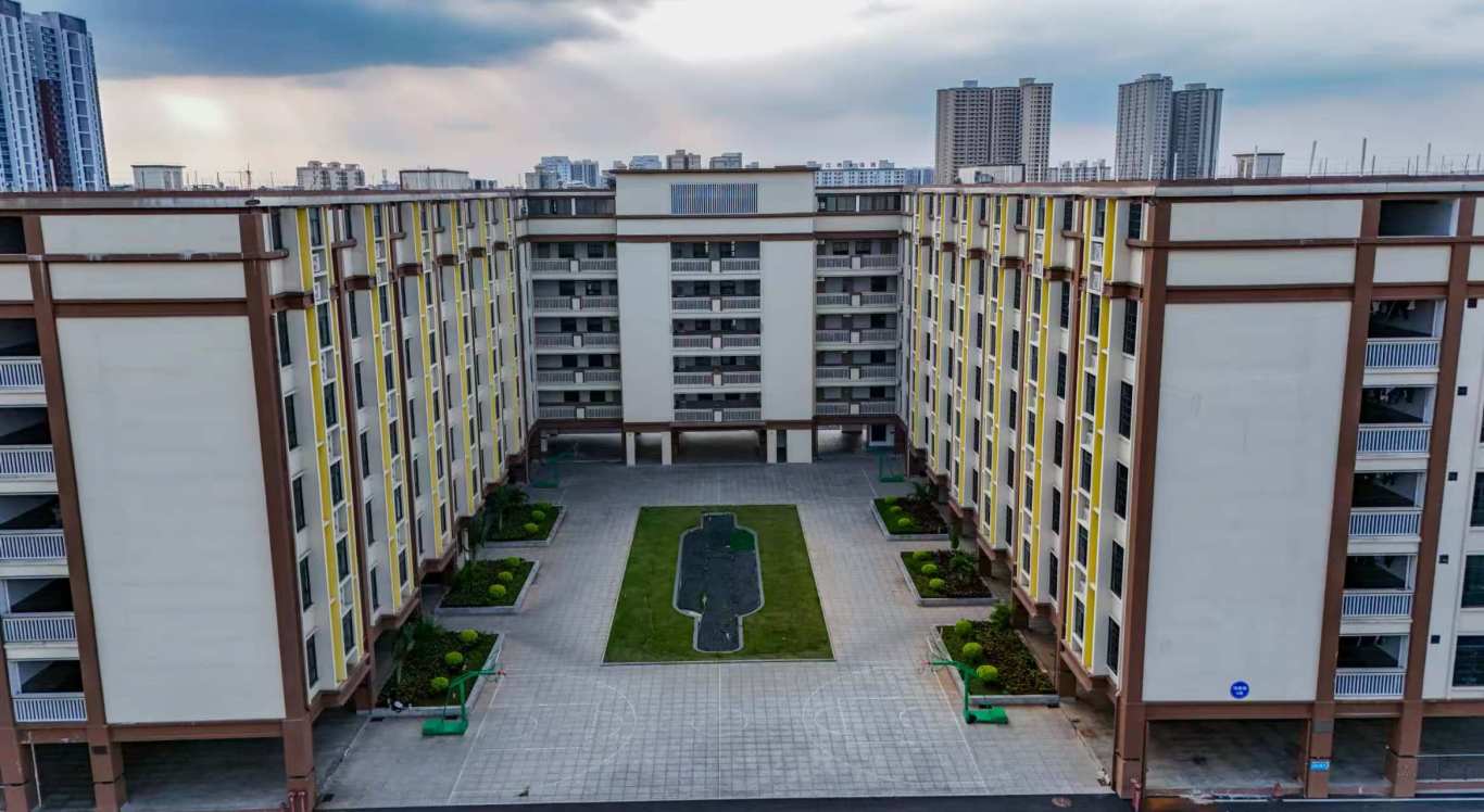 聚焦！定安縣山高高級(jí)實(shí)驗(yàn)中學(xué)新生報(bào)名火熱進(jìn)行中！-圖片1