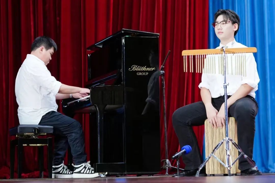 喜報(bào)！我校榮獲?？谑兄行W(xué)生“青椰”藝術(shù)節(jié)高中班級(jí)合唱一等獎(jiǎng)！