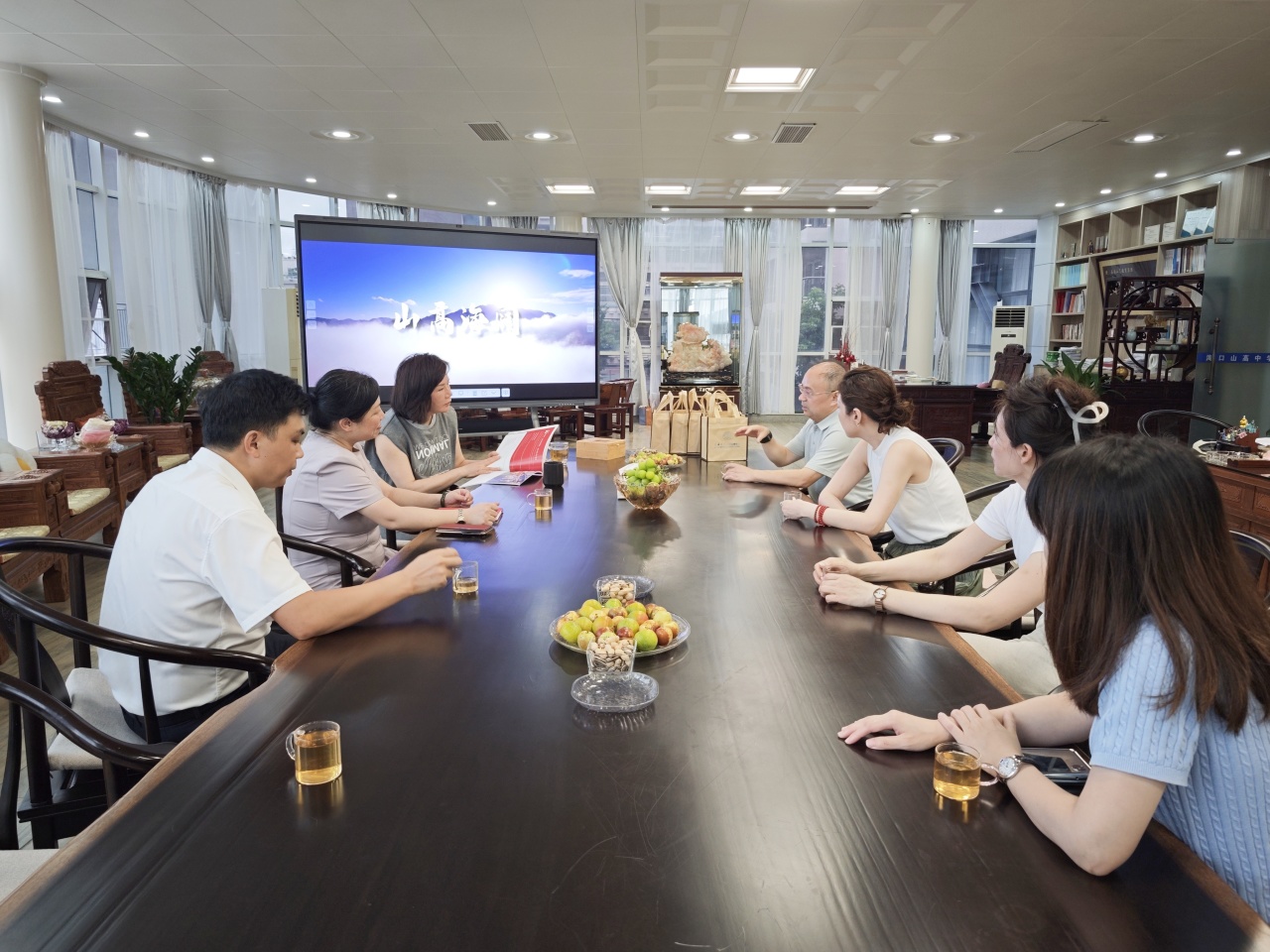 校際交流啟新程，共話教育謀發(fā)展——吉林大學(xué)萊姆頓學(xué)院代表蒞臨?？谏礁咧袑W(xué)參觀交流-圖片2