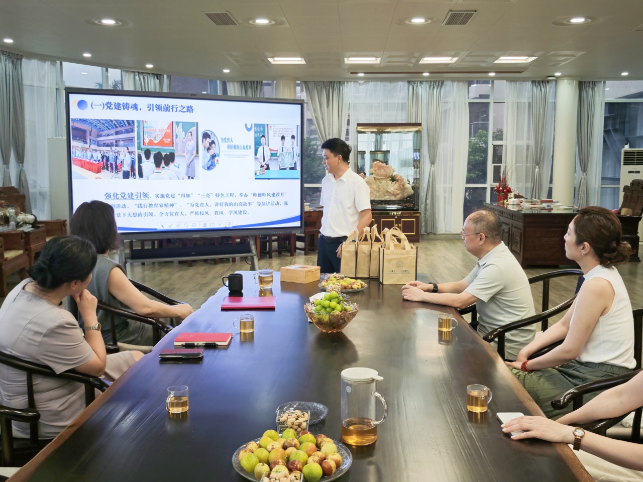 校際交流啟新程，共話教育謀發(fā)展——吉林大學(xué)萊姆頓學(xué)院代表蒞臨?？谏礁咧袑W(xué)參觀交流-圖片2