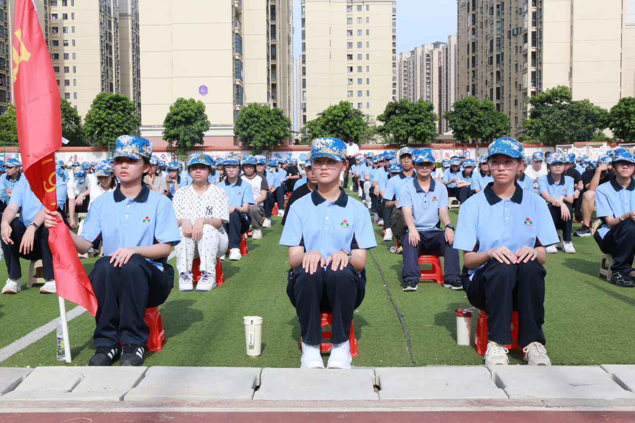 燃情開(kāi)營(yíng)！?？谏礁咧袑W(xué)2025級(jí)高一新生開(kāi)啟軍訓(xùn)成長(zhǎng)之旅-圖片1