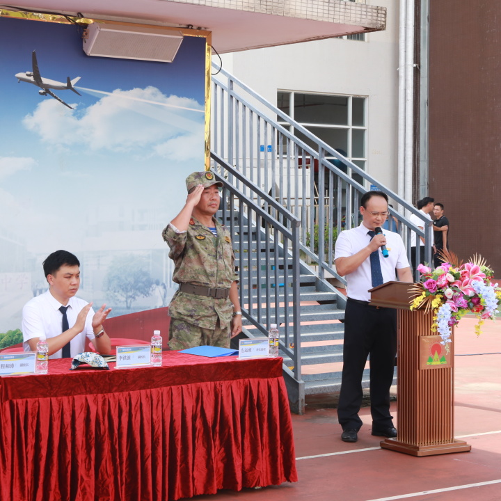 燃情開(kāi)營(yíng)！?？谏礁咧袑W(xué)2025級(jí)高一新生開(kāi)啟軍訓(xùn)成長(zhǎng)之旅-圖片2