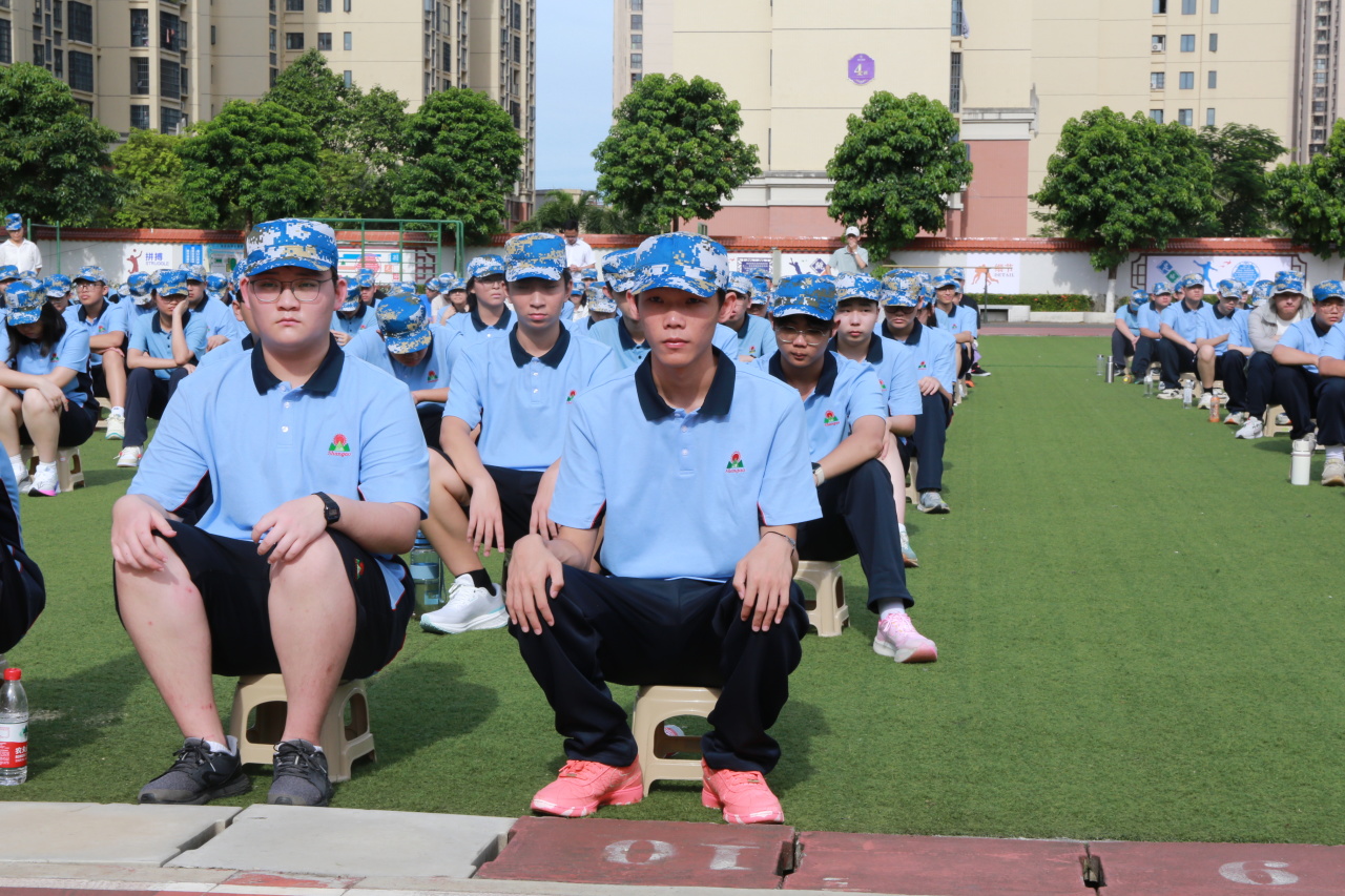 燃情開(kāi)營(yíng)！?？谏礁咧袑W(xué)2025級(jí)高一新生開(kāi)啟軍訓(xùn)成長(zhǎng)之旅-圖片3