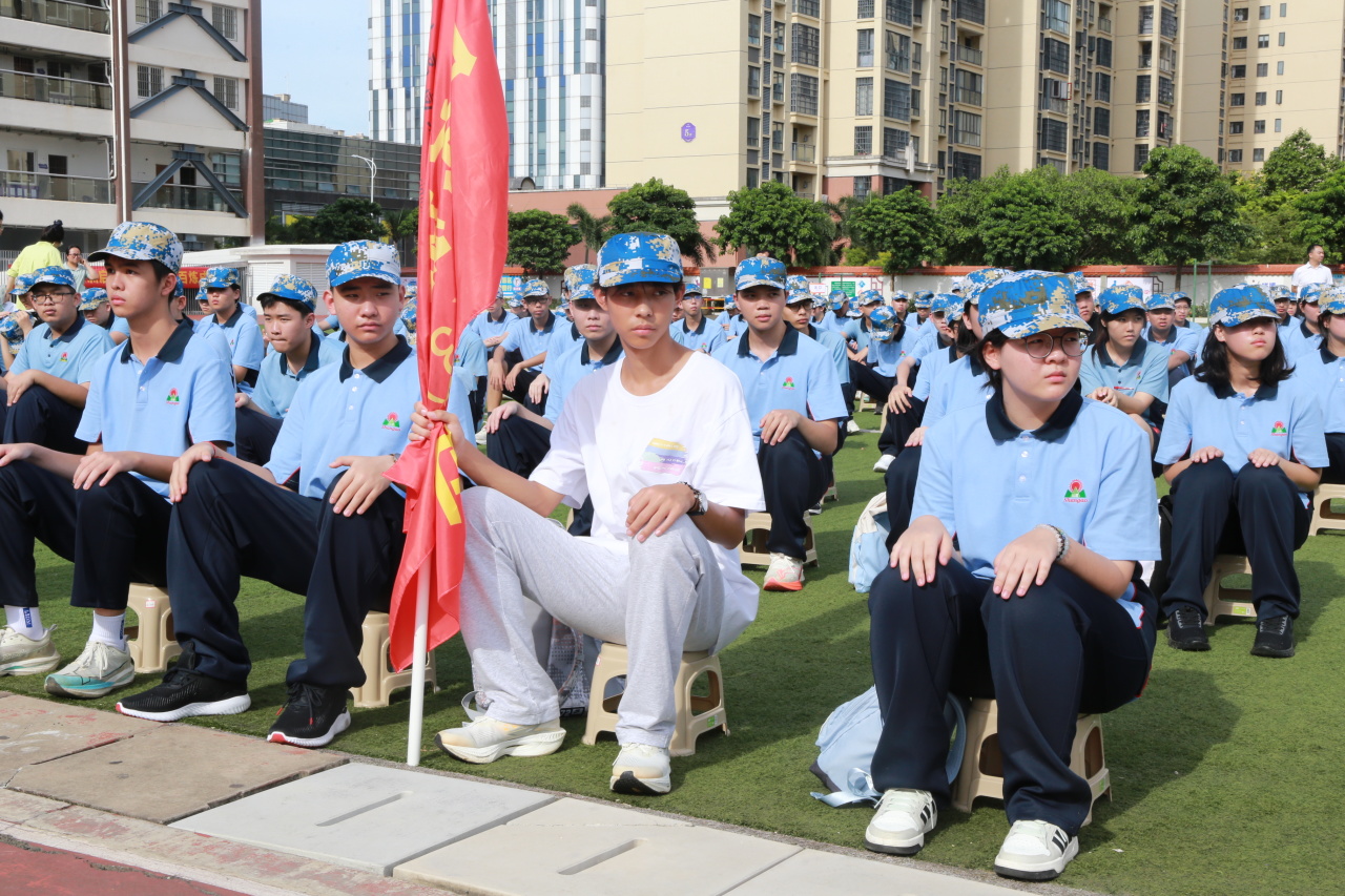 燃情開(kāi)營(yíng)！?？谏礁咧袑W(xué)2025級(jí)高一新生開(kāi)啟軍訓(xùn)成長(zhǎng)之旅-圖片3