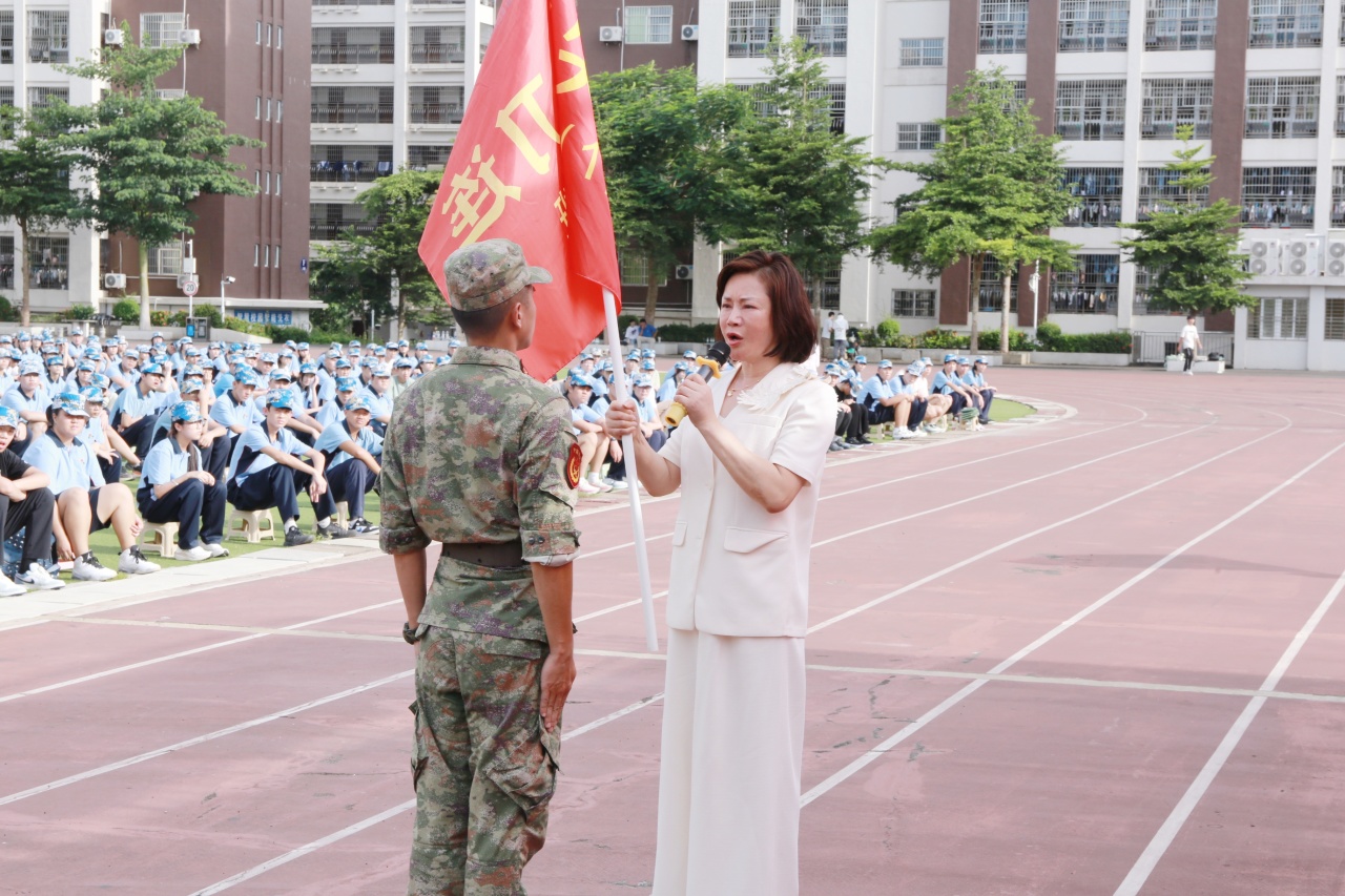 燃情開(kāi)營(yíng)！?？谏礁咧袑W(xué)2025級(jí)高一新生開(kāi)啟軍訓(xùn)成長(zhǎng)之旅-圖片5