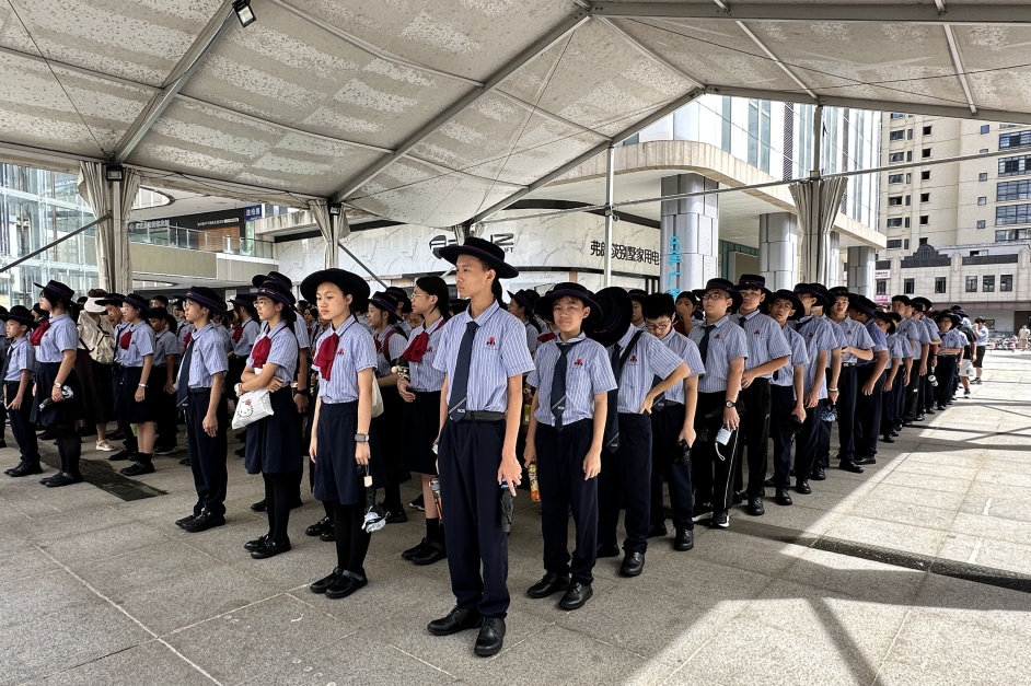 銘記歷史傷痛，傳承愛國薪火！我校組織七年級(jí)學(xué)子觀看愛國主義電影《731》-圖片1
