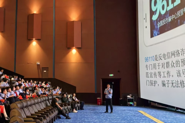 銘記歷史傷痛，傳承愛國薪火！我校組織七年級(jí)學(xué)子觀看愛國主義電影《731》-圖片2