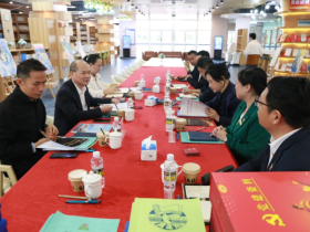 關(guān)懷指導(dǎo)促前行——?？谑薪逃诸I(lǐng)導(dǎo)蒞臨?？谏礁吒呒?jí)實(shí)驗(yàn)中學(xué)調(diào)研指導(dǎo)