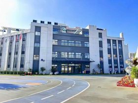 ?？谑猩礁哂變簣@簡介